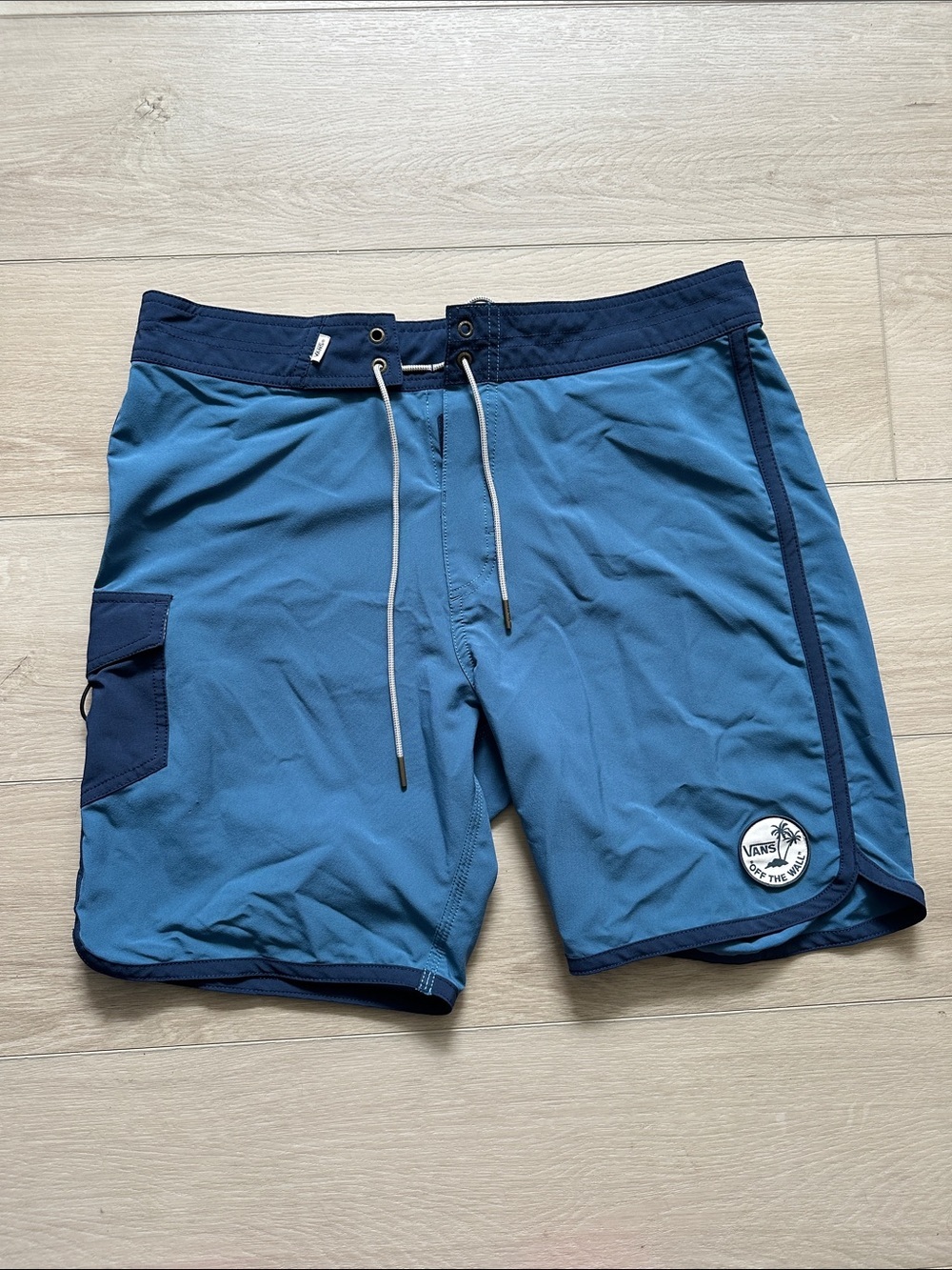 Vans Men's Two-Tone Blue Boardshorts with Patch Logo